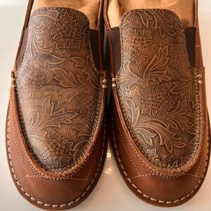 Rank 45 floral embossed leather loafers sz 10 womens/ 8 men’s